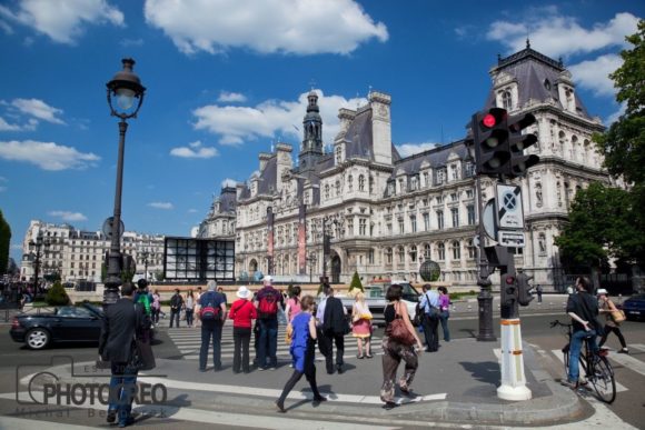 Download Crowd Near the Hotel De Ville - Hotel Collection